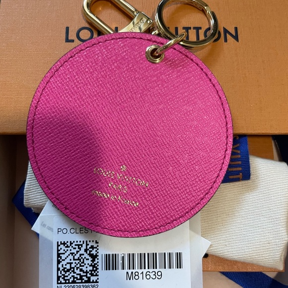Vuitton Seoul key chain Ltd edition. BNIB authentic LAST CALL !!! - Picture 1 of 2